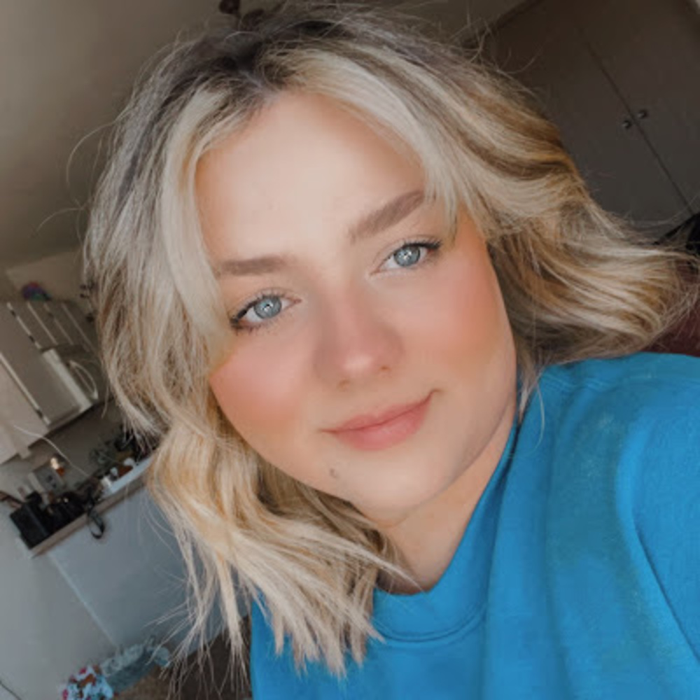 Meet your Posher, Alexis